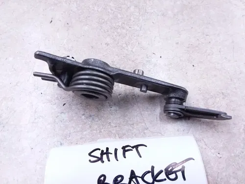 Yamaha R5 Twin 350 Engine Gear Shift Shaft Bracket & Spring Vintage 1971 ANX-C8
