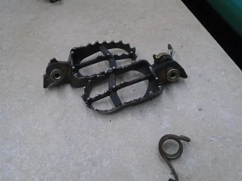 Yamaha 450 YZF YZF450F YZ450-F Used Front Footpegs 2004 YB184