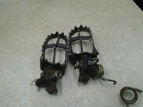 Yamaha 450 YZF YZF450F YZ450-F Used Front Footpegs 2004 YB184