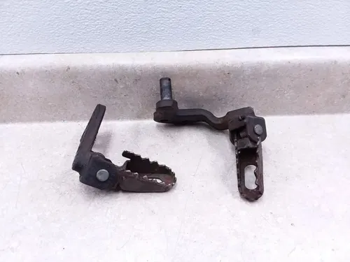 Yamaha Enduro 550 XT XT550 Footpeg Bracket Foot Peg Rest Step Pair 1982 ANX