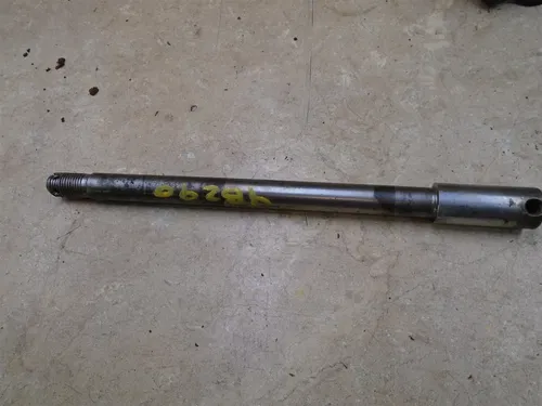 Yamaha 650 XJ MAXIM XJ650 Front Axle 1981 YB293