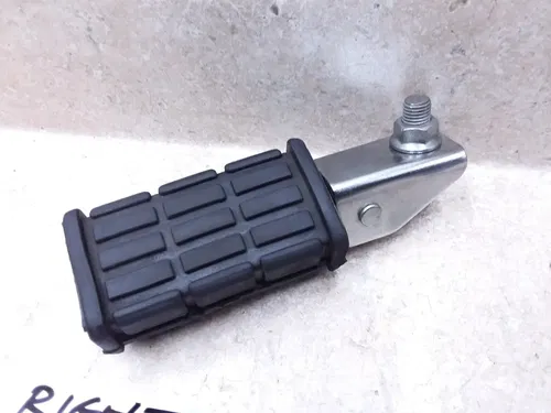 Yamaha 1100 Maxim XJ XJ1100 RIGHT REAR Peg Footpeg Step 1982 ANX-C40 PJ