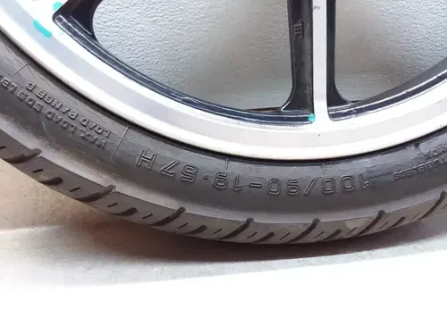 1988 Kawasaki VN 1500 Vulcan VN1500-A2 Front Wheel Bad Tire PJ-11