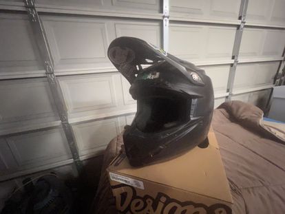 Bell Moto 9 Helmets - Size L