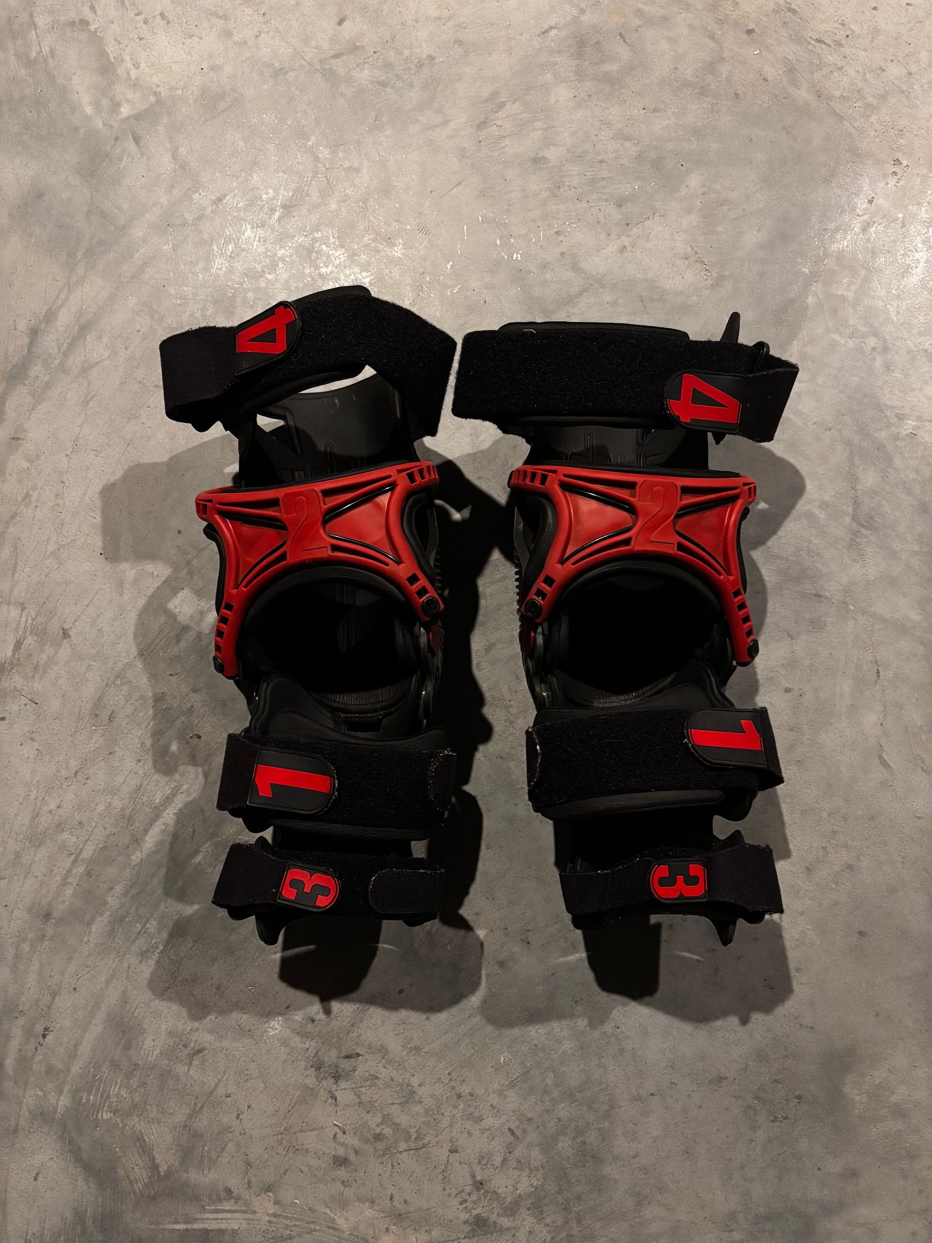 Mobius X8 Knee Braces