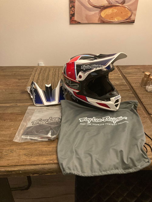 Medium Troy Lee Designs SE5 Composite 