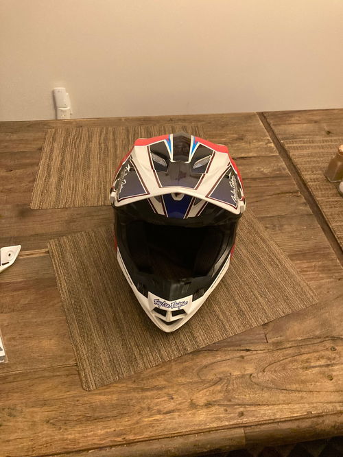 Medium Troy Lee Designs SE5 Composite 