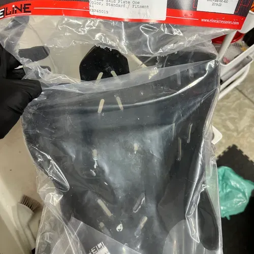 Eline carbon skid plate 