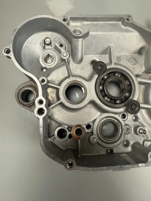 Right Crankcase OEM Kawasaki KX250 Engine Bottom End Case 1997-1999 KX 250