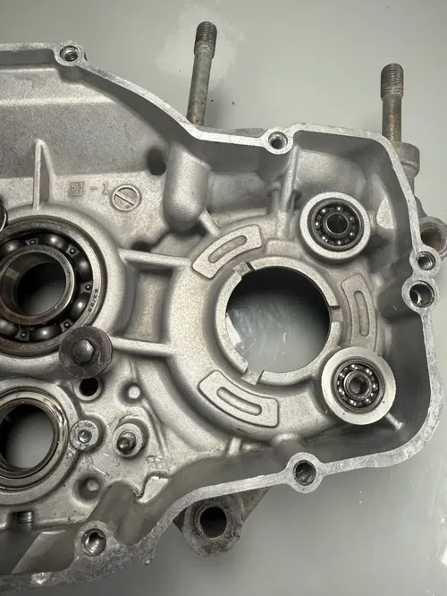 Right Crankcase OEM Kawasaki KX250 Engine Bottom End Case 1997-1999 KX 250