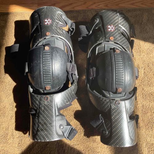 Asterisk Carbon Cell Knee Braces Protective - Size M