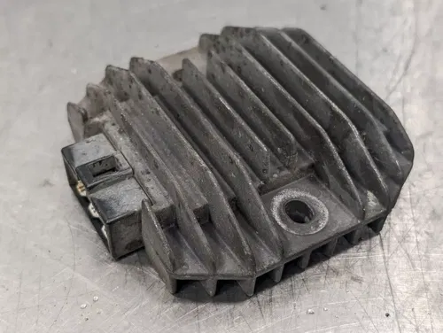 2001-2002 YAMAHA YZF R6 OEM RECTIFIER VOLTAGE REGULATOR - 4JH-81960-01-00