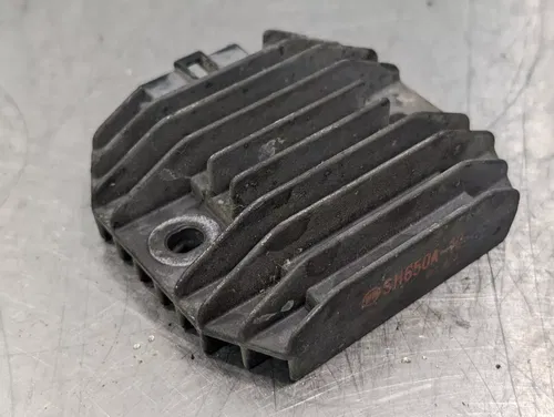 2001-2002 YAMAHA YZF R6 OEM RECTIFIER VOLTAGE REGULATOR - 4JH-81960-01-00