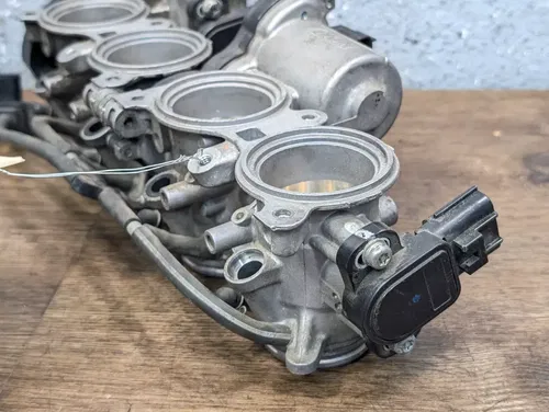 2008-2016 YAMAHA YZF R6 OEM THROTTLE BODY ASSEMBLY INJECTORS - BN6-13750-01-00