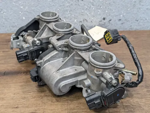 2008-2016 YAMAHA YZF R6 OEM THROTTLE BODY ASSEMBLY INJECTORS - BN6-13750-01-00