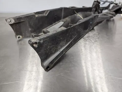 YZF R1 Yamaha Subframe Rear Sub Frame Stay Mount OEM 04-06 5VY-21190-00-00