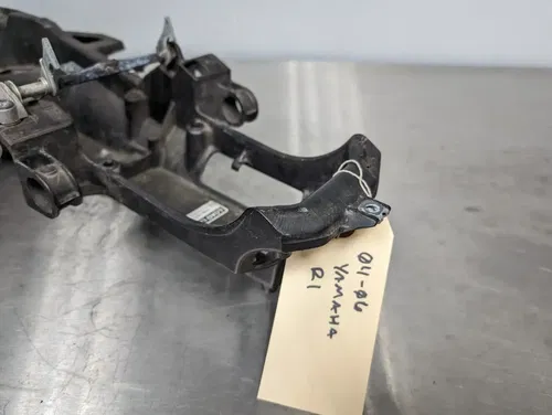 YZF R1 Yamaha Subframe Rear Sub Frame Stay Mount OEM 04-06 5VY-21190-00-00