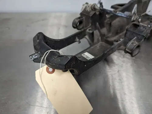 YZF R1 Yamaha Subframe Rear Sub Frame Stay Mount OEM 04-06 5VY-21190-00-00
