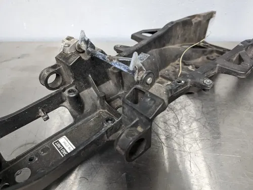 YZF R1 Yamaha Subframe Rear Sub Frame Stay Mount OEM 04-06 5VY-21190-00-00