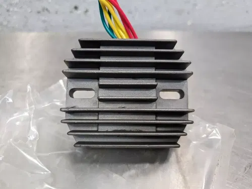 Suzuki Gsxr1000 2006-07 Rectifier Voltage Regulator 32800-21h00 32830-21h00 OEM