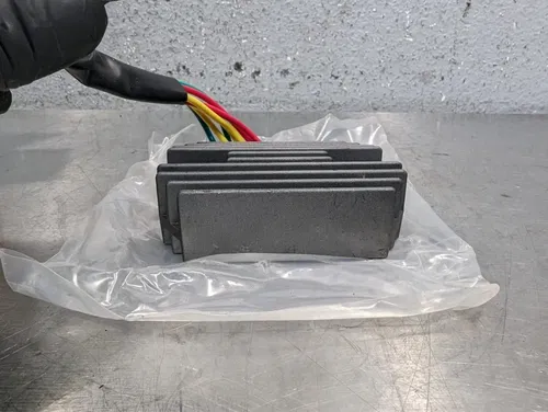 Suzuki Gsxr1000 2006-07 Rectifier Voltage Regulator 32800-21h00 32830-21h00 OEM