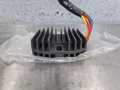Suzuki Gsxr1000 2006-07 Rectifier Voltage Regulator 32800-21h00 32830-21h00 OEM