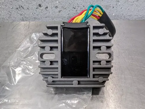Suzuki Gsxr1000 2006-07 Rectifier Voltage Regulator 32800-21h00 32830-21h00 OEM