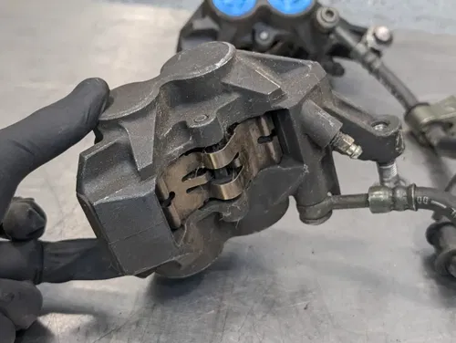 2001-2002 YAMAHA YZF R6 OEM RIGHT LEFT FRONT BRAKE CALIPER SET - 5DM-2580T-00-00