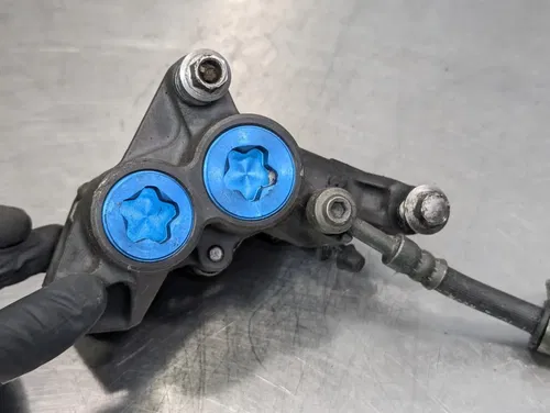 2001-2002 YAMAHA YZF R6 OEM RIGHT LEFT FRONT BRAKE CALIPER SET - 5DM-2580T-00-00