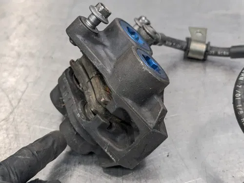 2001-2002 YAMAHA YZF R6 OEM RIGHT LEFT FRONT BRAKE CALIPER SET - 5DM-2580T-00-00