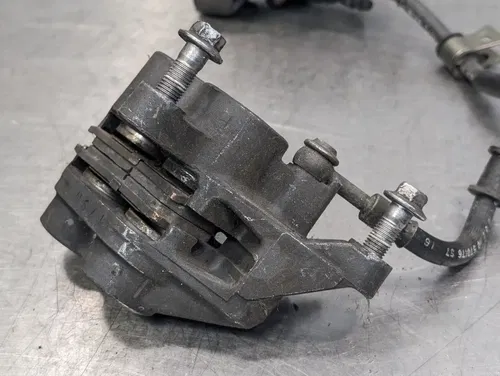 2001-2002 YAMAHA YZF R6 OEM RIGHT LEFT FRONT BRAKE CALIPER SET - 5DM-2580T-00-00