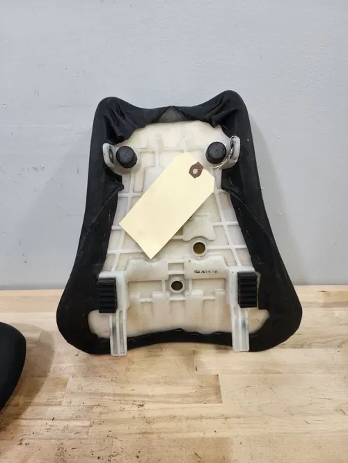 Suzuki GSXR 2005 2006 Seat Set Front & Rear Seats OEM