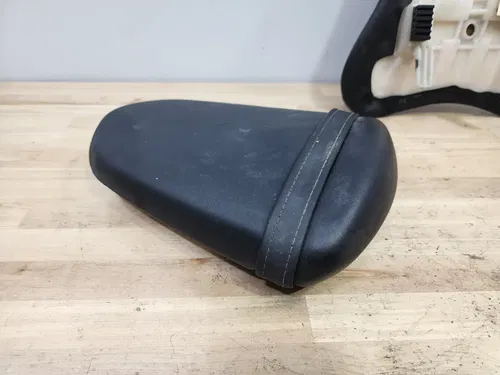 Suzuki GSXR 2005 2006 Seat Set Front & Rear Seats OEM