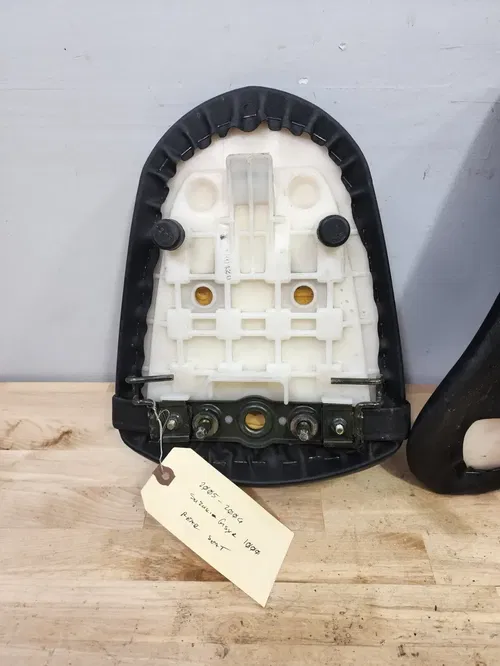 Suzuki GSXR 2005 2006 Seat Set Front & Rear Seats OEM