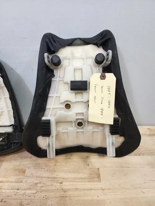 Suzuki GSXR 2005 2006 Seat Set Front & Rear Seats OEM