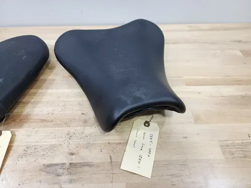 Suzuki GSXR 2005 2006 Seat Set Front & Rear Seats OEM