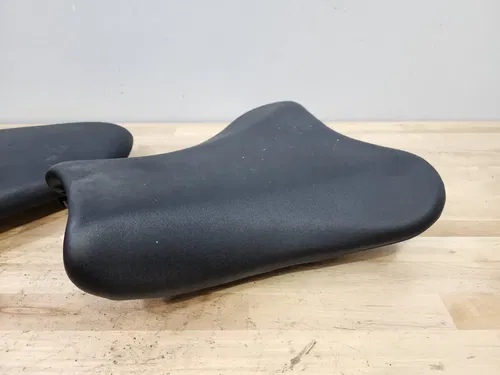 Suzuki GSXR 2005 2006 Seat Set Front & Rear Seats OEM