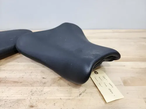 Suzuki GSXR 2005 2006 Seat Set Front & Rear Seats OEM