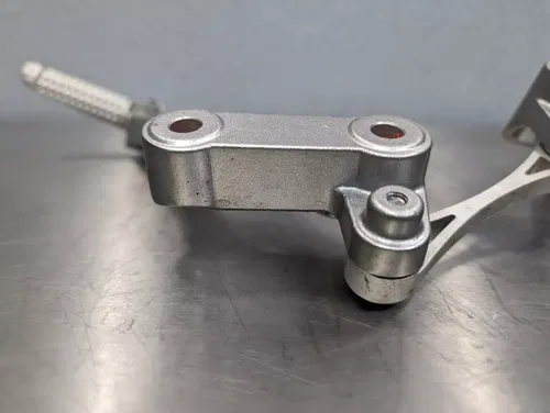 2009 09-14 Yamaha R1 YZFR1 Rear Passenger Left/Right Foot Peg Rest Bracket