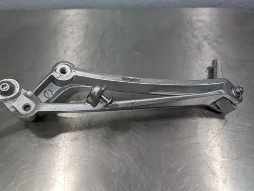 2009 09-14 Yamaha R1 YZFR1 Rear Passenger Left/Right Foot Peg Rest Bracket
