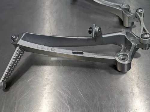 2009 09-14 Yamaha R1 YZFR1 Rear Passenger Left/Right Foot Peg Rest Bracket