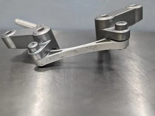 2009 09-14 Yamaha R1 YZFR1 Rear Passenger Left/Right Foot Peg Rest Bracket