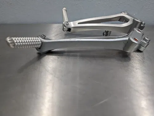 2009 09-14 Yamaha R1 YZFR1 Rear Passenger Left/Right Foot Peg Rest Bracket