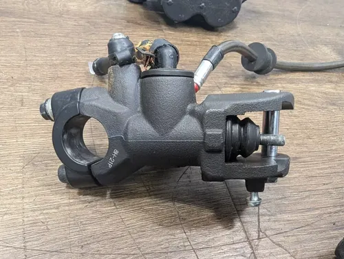 17-23 YAMAHA FZ10 FZ-10 MT10 MT-10 ABS OEM FRONT BRAKE MASTER CYLINDER CALIPER