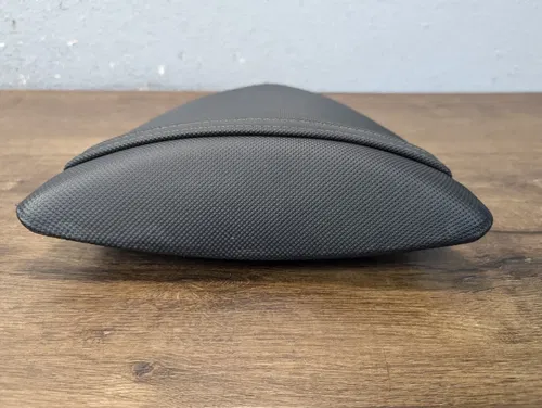 2005-2006 KAWASAKI NINJA ZX6R OEM REAR PILLION SEAT SADDLE - 53066-0137-MA