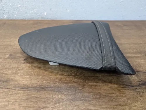 2005-2006 KAWASAKI NINJA ZX6R OEM REAR PILLION SEAT SADDLE - 53066-0137-MA