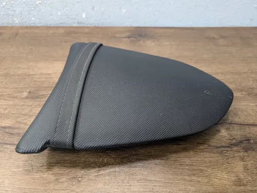 2005-2006 KAWASAKI NINJA ZX6R OEM REAR PILLION SEAT SADDLE - 53066-0137-MA