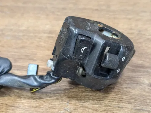 03-04 Suzuki GSXR 1000 GSXR1000 OEM Left Switch Handlebar Clutch Control Perch