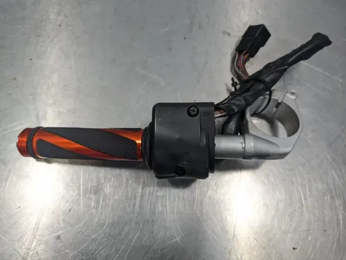 2007-2008 Kawasaki Ninja ZX6R OEM CLIP ON HANDLE BAR CONTROLS HORN TURN SWITCH