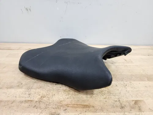 2006-2007 Yamaha YZF R6 OEM Single Seat Front Seat Driver - 2C0-24710-01-00